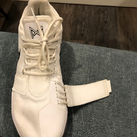 Nike white Velcro close shoe size 9 - Picture 4 of 4